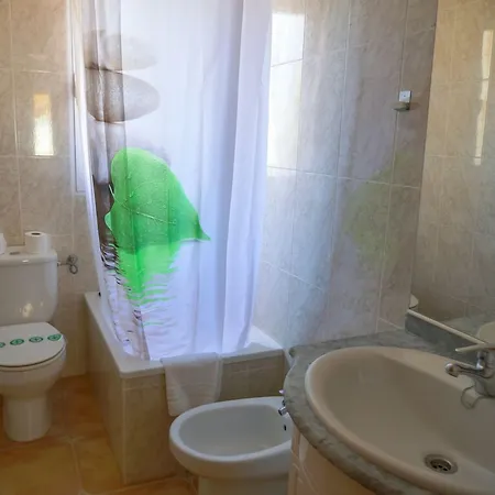 Kione Anamar Hotel 2*